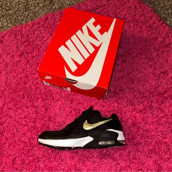 Youth Nikes - Picture 4 of 4